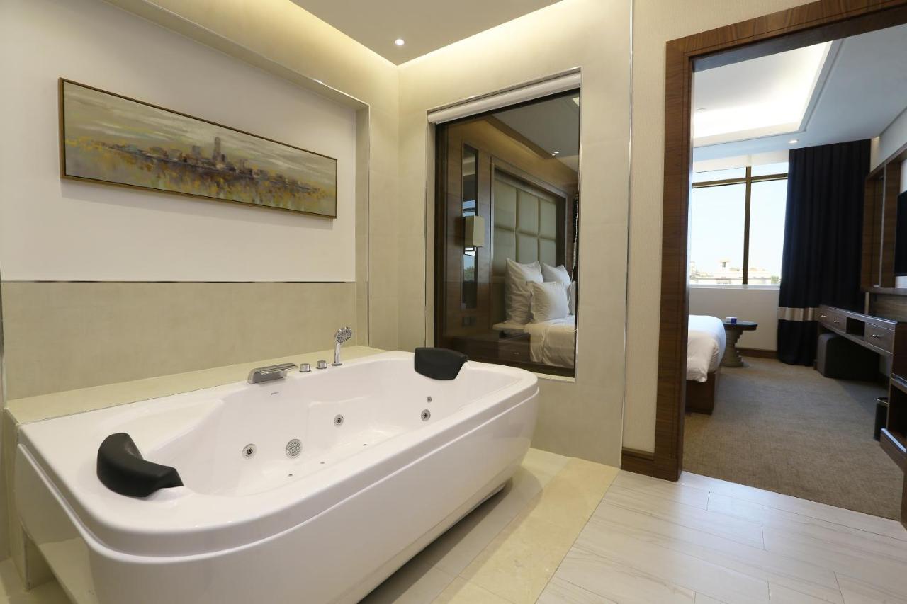 Weekend Hotel Sari Τζέντα Εξωτερικό φωτογραφία